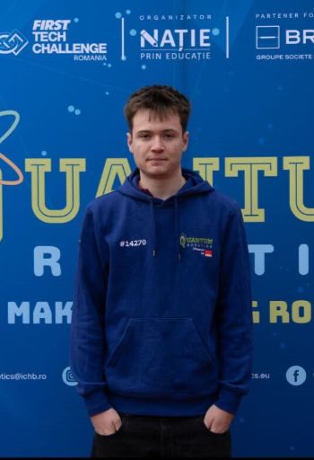 Quantum-Robotics-FTC-FIRST-competiton-team-members-Ianis-Pasarelu